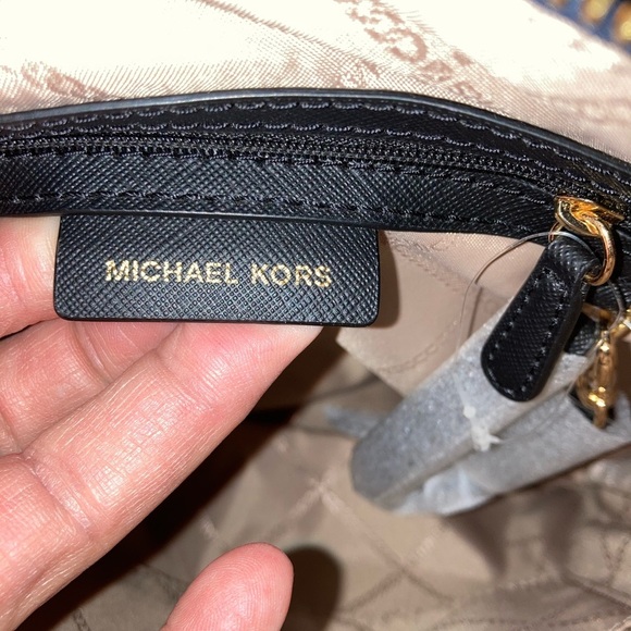 Mk Michael Kors Kelsey NWOT Nylon crossbody SHOULDERBAG Navy - Picture 4 of 7